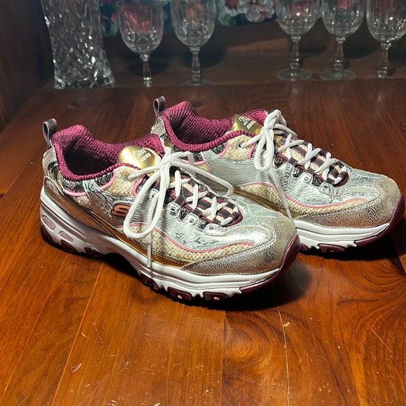 Skechers D’Lites Woman’s size 8.5 Running Shoes - Picture 1 of 12
